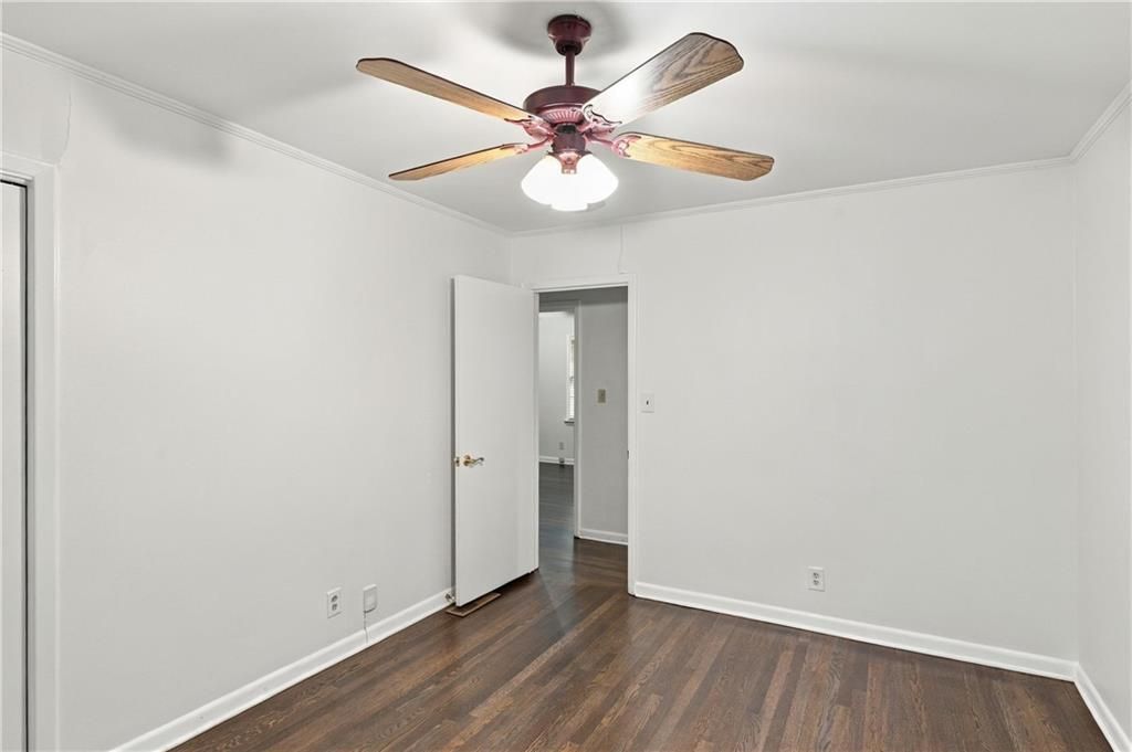 Image 20 of property listing at 955 Vistavia Circle, Decatur, GA 30033