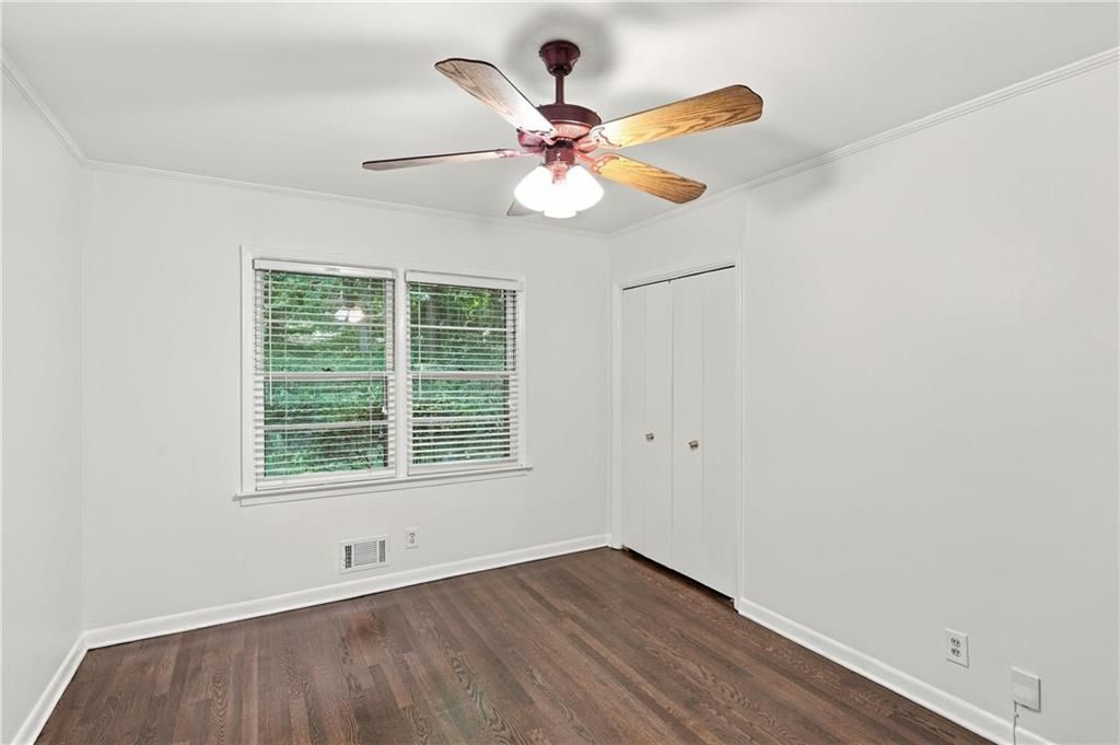 Image 21 of property listing at 955 Vistavia Circle, Decatur, GA 30033
