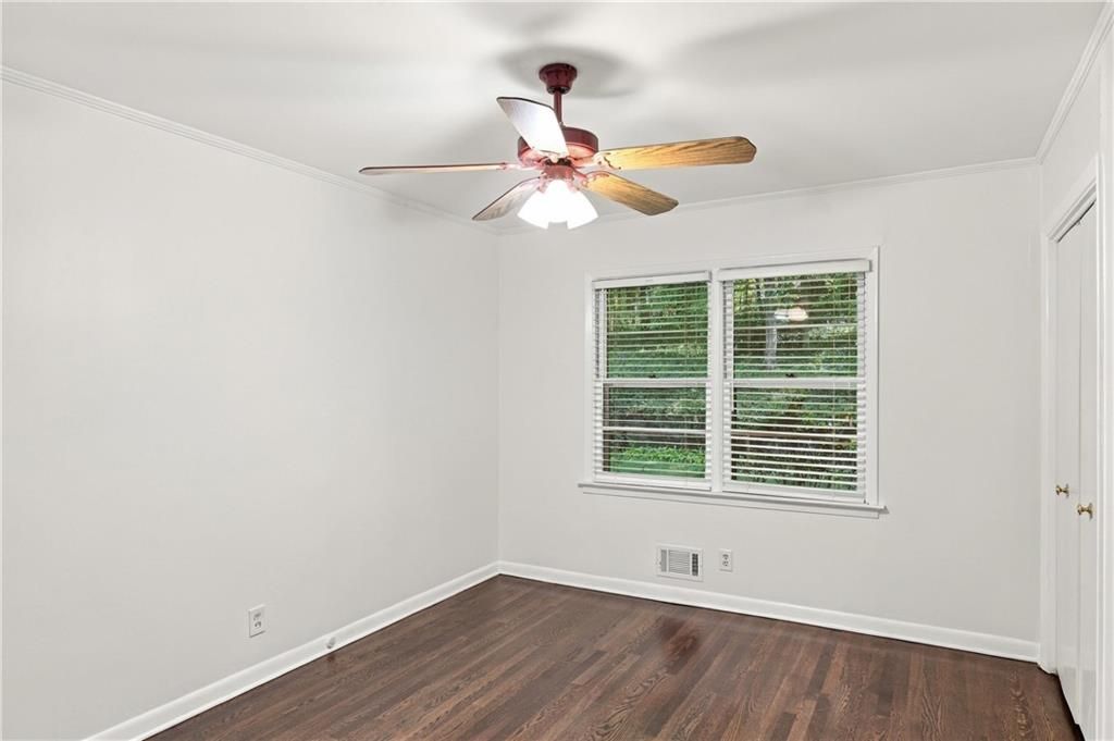 Image 22 of property listing at 955 Vistavia Circle, Decatur, GA 30033