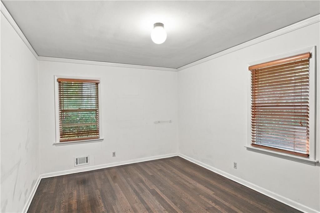 Image 23 of property listing at 955 Vistavia Circle, Decatur, GA 30033