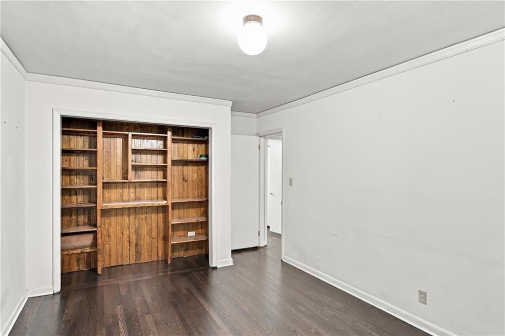 Image 24 of property listing at 955 Vistavia Circle, Decatur, GA 30033