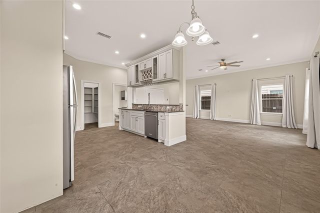 2209 Silverbonnet Street, Houston, TX 77055