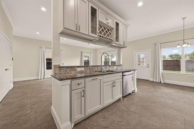 2209 Silverbonnet Street, Houston, TX 77055