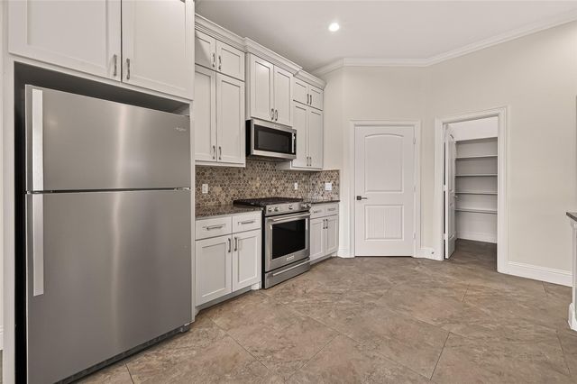 2209 Silverbonnet Street, Houston, TX 77055