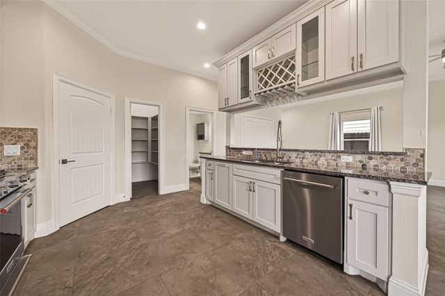 2209 Silverbonnet Street, Houston, TX 77055