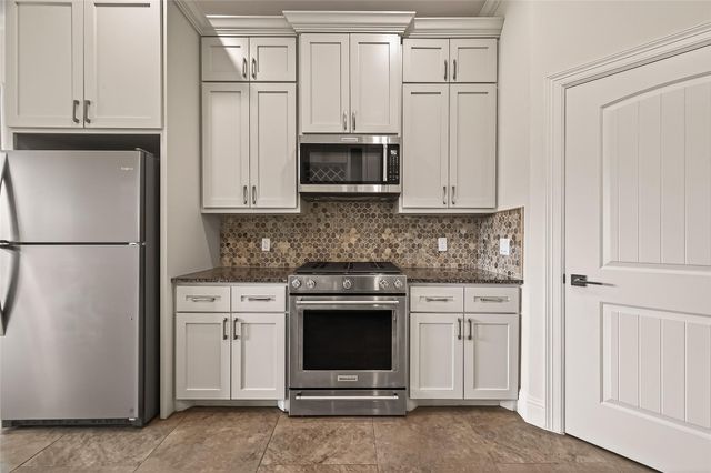 2209 Silverbonnet Street, Houston, TX 77055