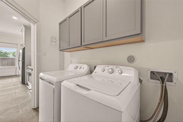 2209 Silverbonnet Street, Houston, TX 77055