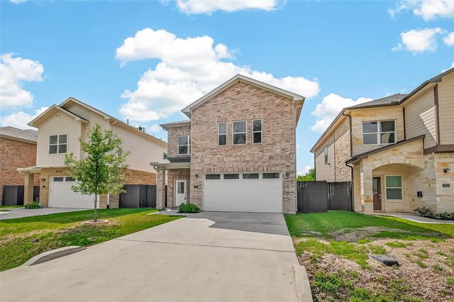 2209 Silverbonnet Street, Houston, TX 77055