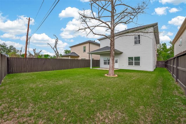 2209 Silverbonnet Street, Houston, TX 77055
