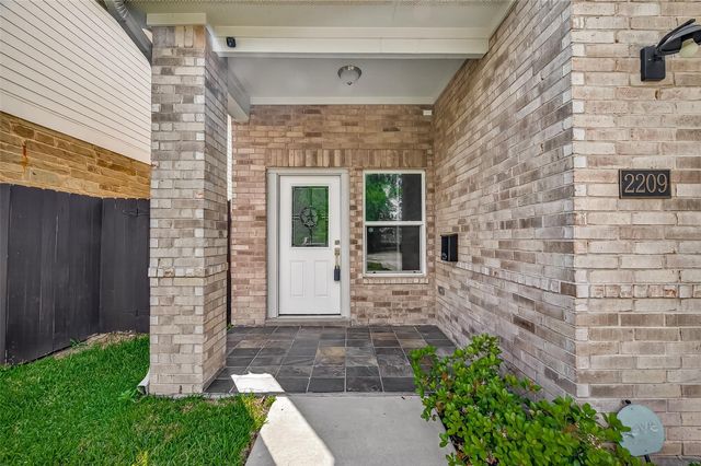 2209 Silverbonnet Street, Houston, TX 77055