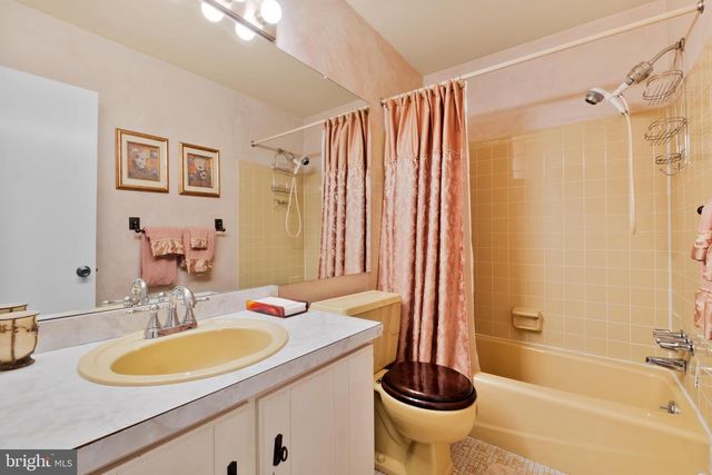 1512 FLAT ROCK RD, Penn Valley, PA 19072