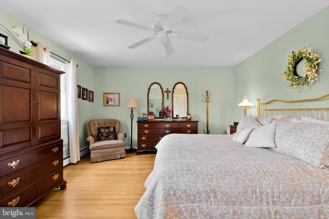 1512 FLAT ROCK RD, Penn Valley, PA 19072