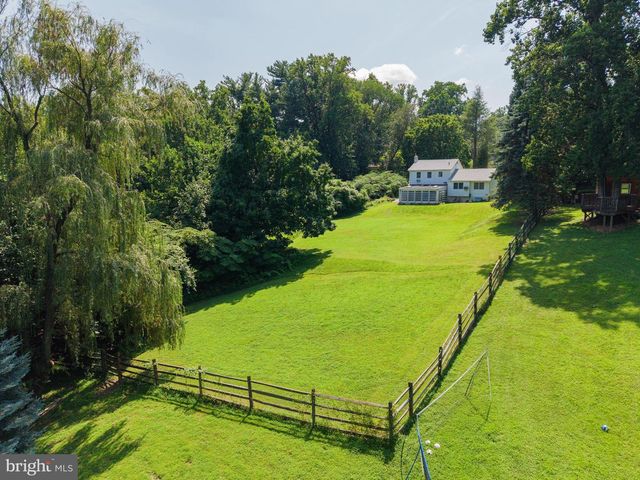 1512 FLAT ROCK RD, Penn Valley, PA 19072