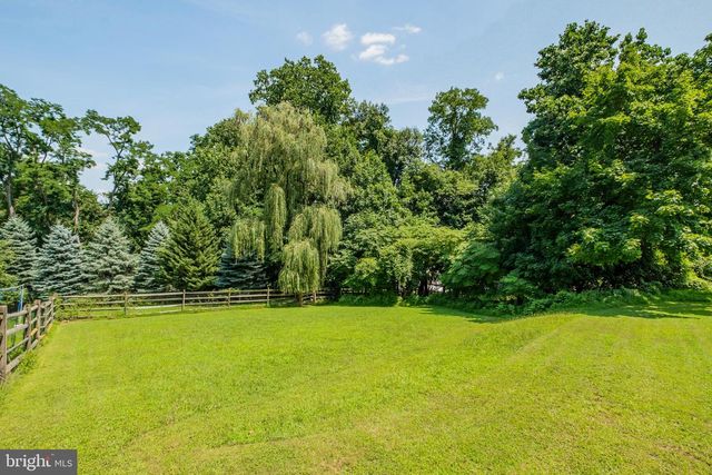 1512 FLAT ROCK RD, Penn Valley, PA 19072