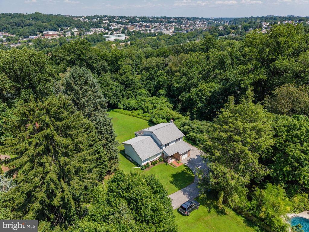 1512 FLAT ROCK RD, Penn Valley, PA 19072