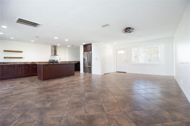 6575 GREEN VALLEY DRIVE, Seminole, FL 33777