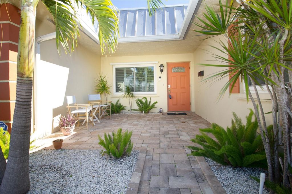 6575 GREEN VALLEY DRIVE, Seminole, FL 33777