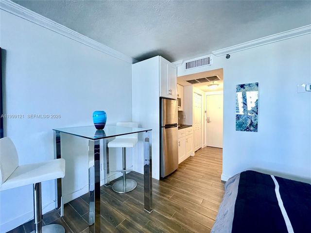 19201 Collins Avenue 504, Sunny Isles Beach, FL 33160