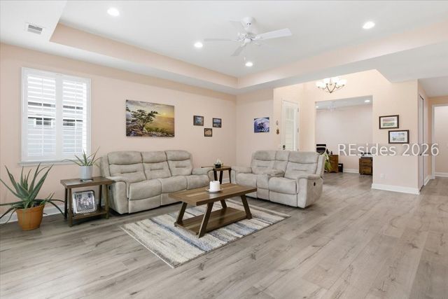 371 Spongecake Dr, Hardeeville, SC 29927