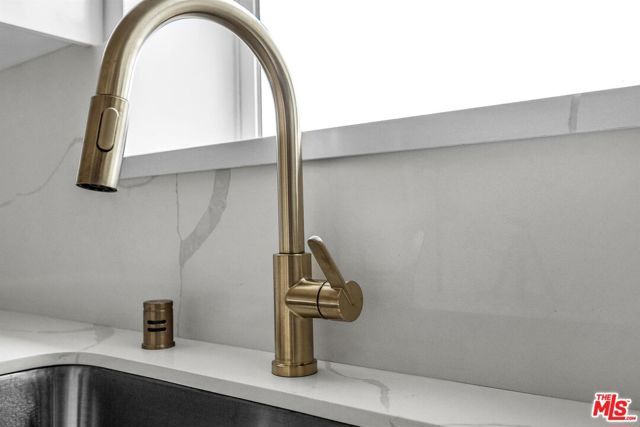 4703 Saturn Street, Los Angeles, CA 90019