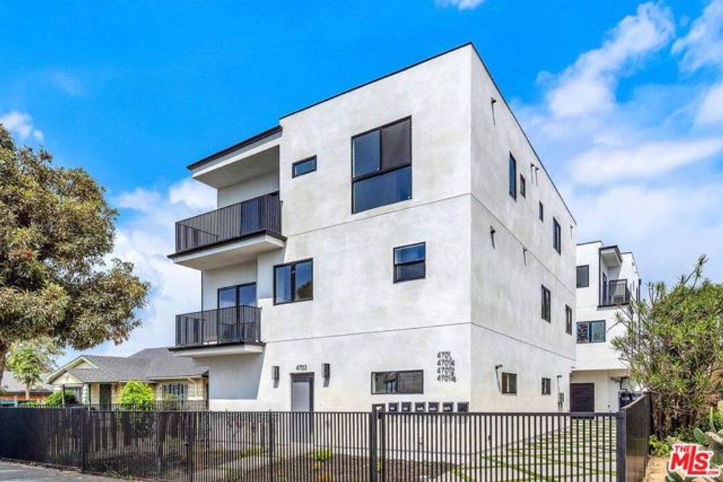 4703 Saturn Street, Los Angeles, CA 90019