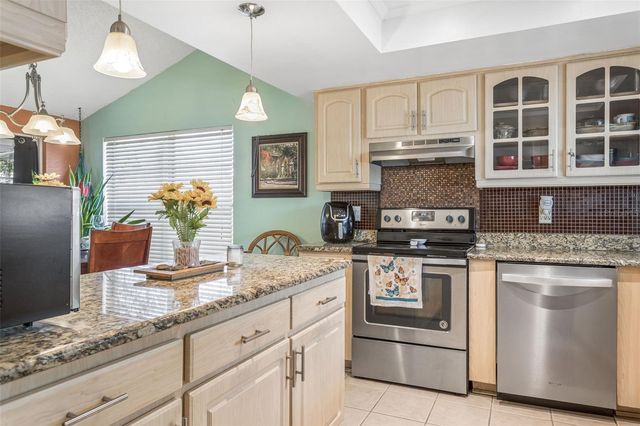 502 AVOCADO CIRCLE, Brandon, FL 33510