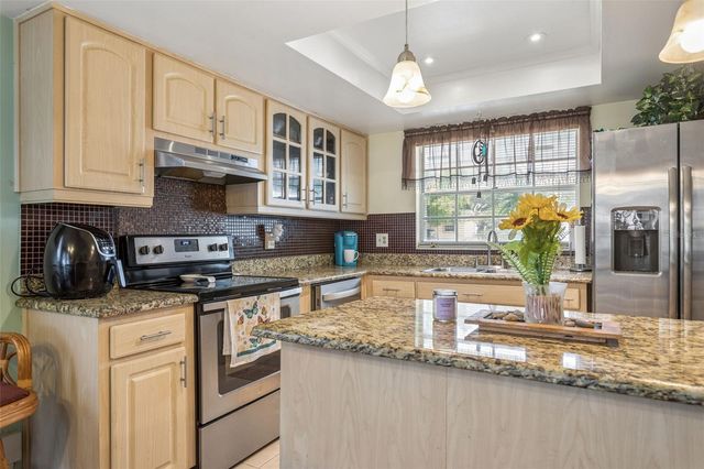 502 AVOCADO CIRCLE, Brandon, FL 33510