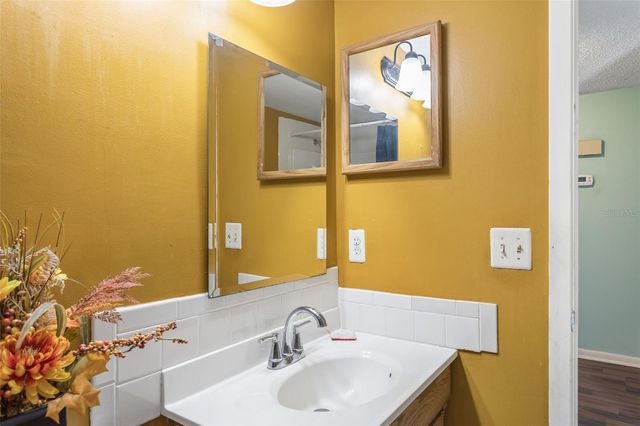 502 AVOCADO CIRCLE, Brandon, FL 33510