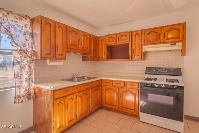 611 DELHI Drive, Socorro, TX 79927