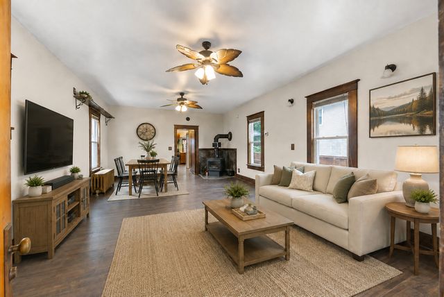 127 S River Street, Montgomery, IL 60538
