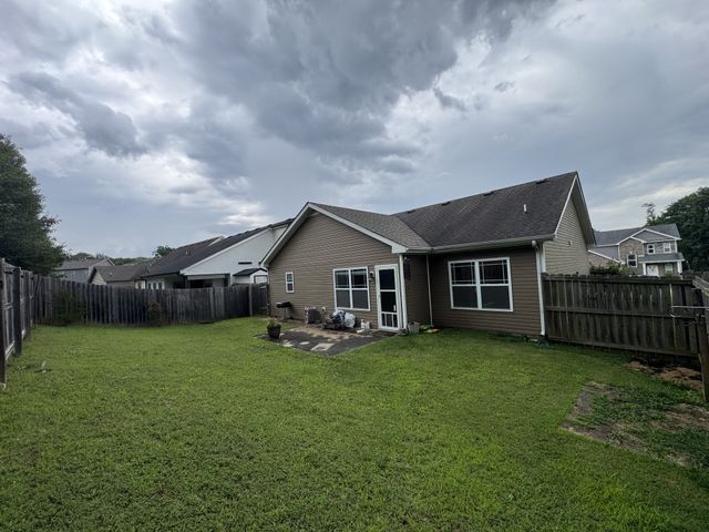 1011 Orchard Hills Dr, Clarksville, TN 37040
