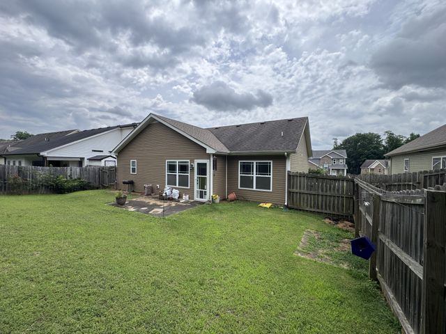 1011 Orchard Hills Dr, Clarksville, TN 37040