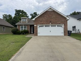 1011 Orchard Hills Dr, Clarksville, TN 37040
