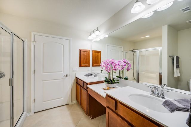 421 Holiday Creek LN, Georgetown, TX 78633