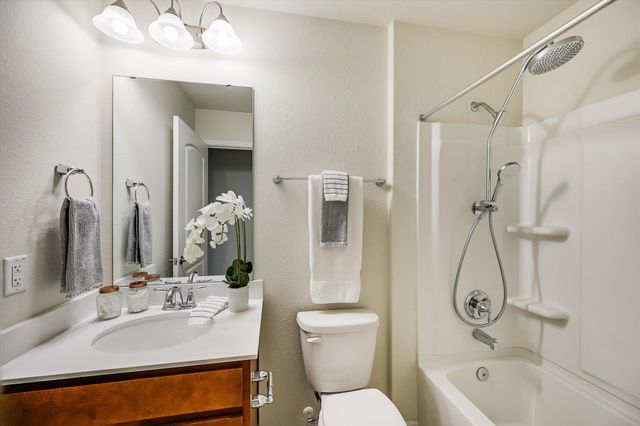 421 Holiday Creek LN, Georgetown, TX 78633