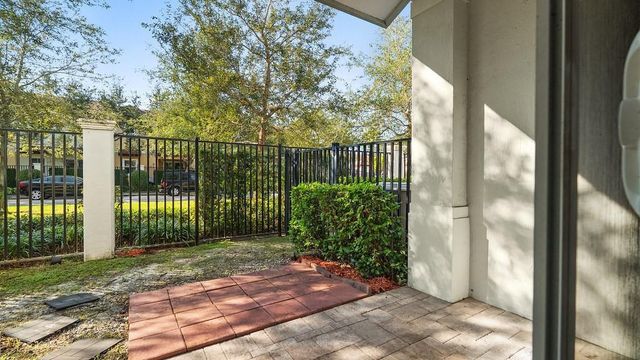 6989 Pines Circle Gg 39, Coconut Creek, FL 33073