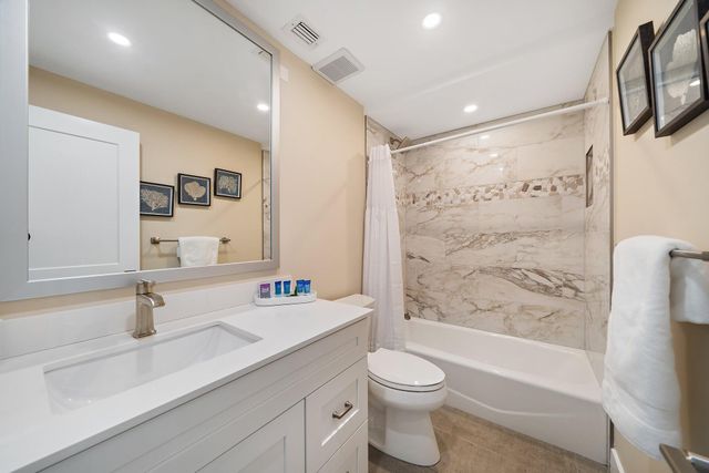 821 Club Drive, Palm Beach Gardens, FL 33418