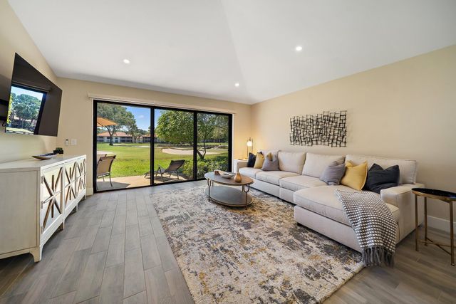 821 Club Drive, Palm Beach Gardens, FL 33418