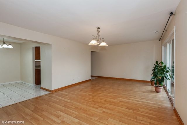 787 Wilson Avenue 17, Glen Ellyn, IL 60137