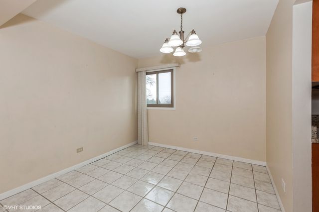 787 Wilson Avenue 17, Glen Ellyn, IL 60137