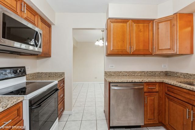 787 Wilson Avenue 17, Glen Ellyn, IL 60137