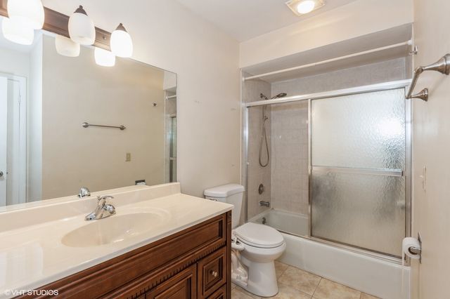 787 Wilson Avenue 17, Glen Ellyn, IL 60137