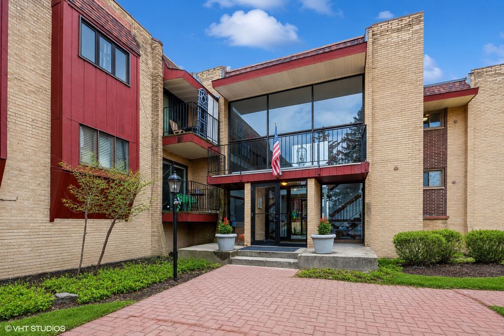 787 Wilson Avenue 17, Glen Ellyn, IL 60137
