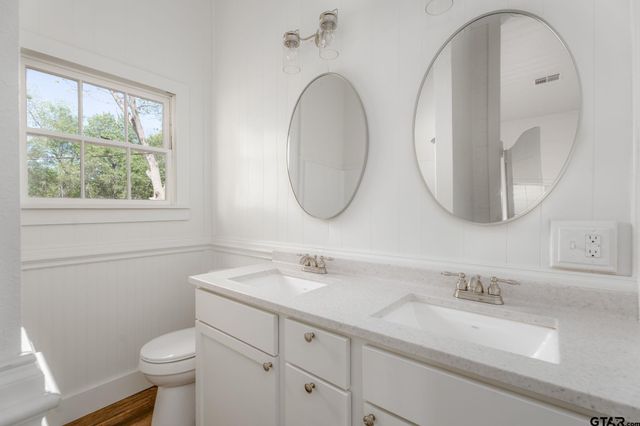 605 E CALVERT ST., Troup, TX 75789
