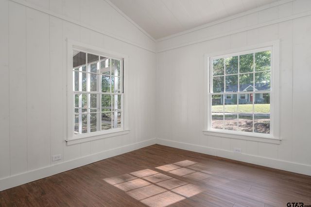 605 E CALVERT ST., Troup, TX 75789