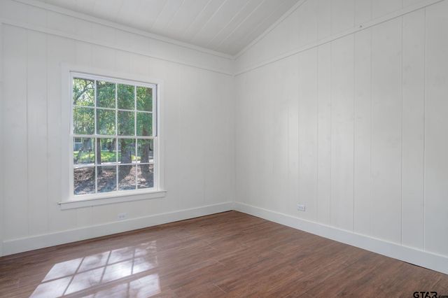 605 E CALVERT ST., Troup, TX 75789