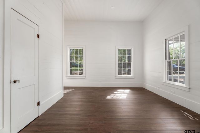 605 E CALVERT ST., Troup, TX 75789