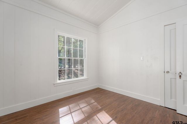 605 E CALVERT ST., Troup, TX 75789