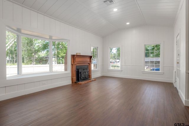 605 E CALVERT ST., Troup, TX 75789