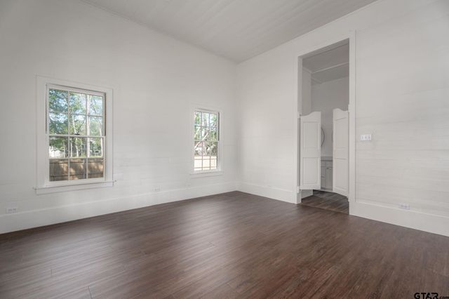 605 E CALVERT ST., Troup, TX 75789